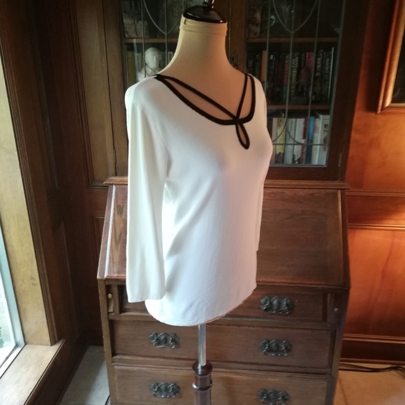 White Knit Top with Black Accents - Size Large - Picture 7 of 7